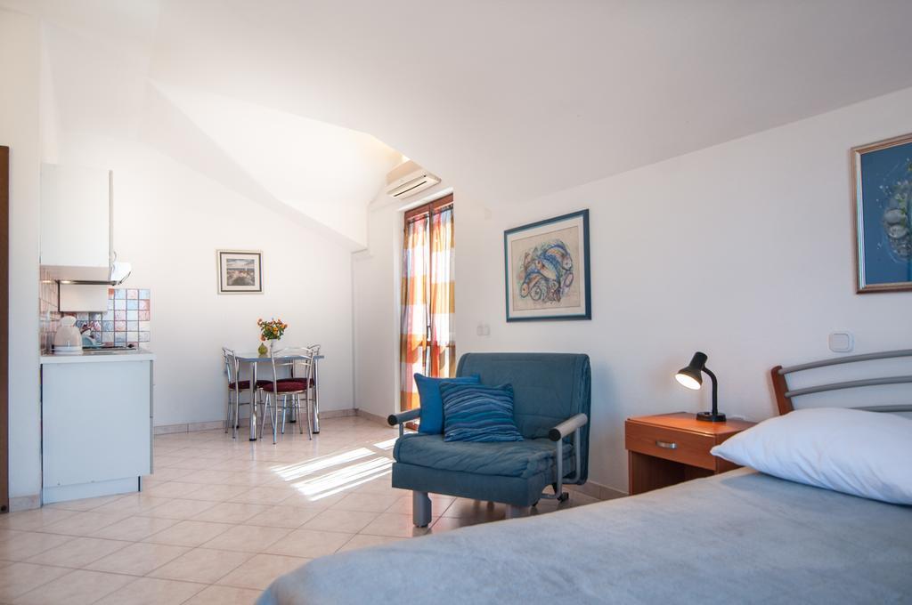 Apartments Raic Supetar Exterior foto